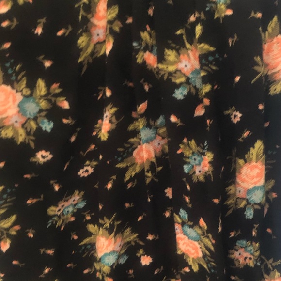 💛💜3 for $20 💜💛Volcom black floral dress - Picture 5 of 5